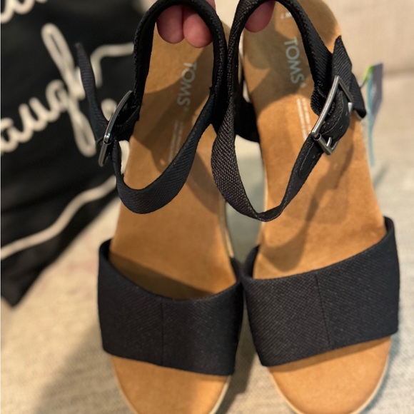 TOMS Women’s Diana Black Canvas Buckle Wedge Size 7 - Picture 2 of 9